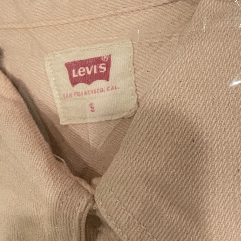 Get 20% Off Levis Button Down Shacket Light Pink - image 3